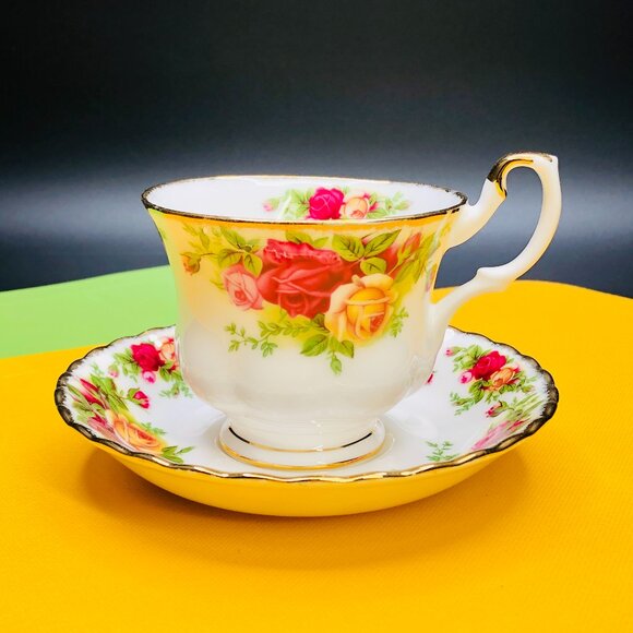 60s Royal Albert OLD COUNTRY ROSES Bone China Teacup Saucer Set Vintage Gift - Picture 1 of 12
